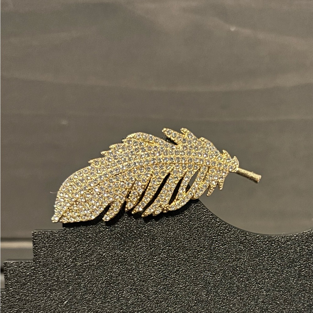 Elegant Gold Feather Brooch - Picture 2 of 2
